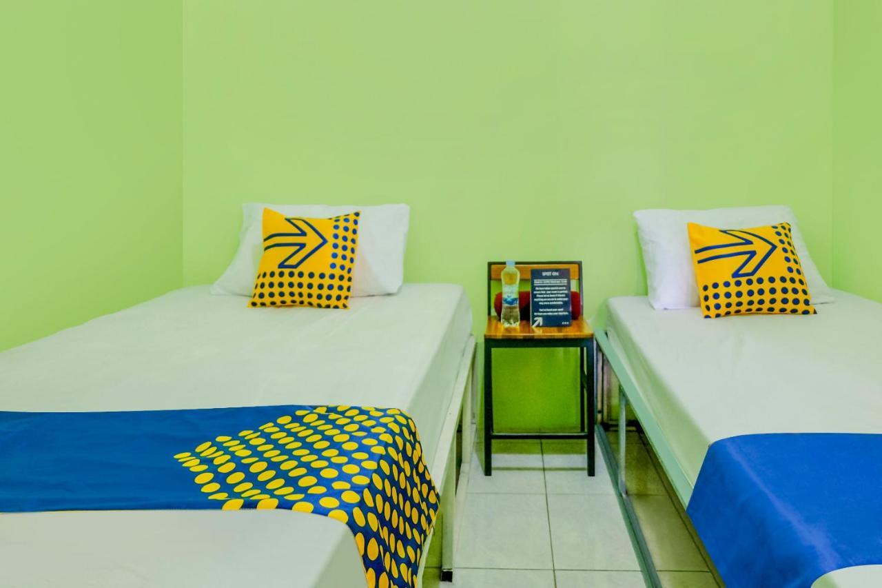 Spot On 2081 Sriwijaya Family Residence Lawang Luaran gambar