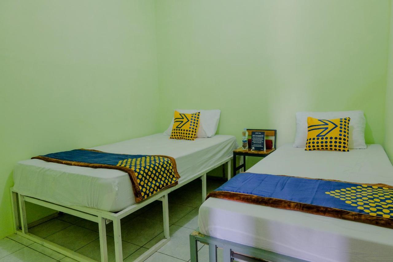 Spot On 2081 Sriwijaya Family Residence Lawang Luaran gambar
